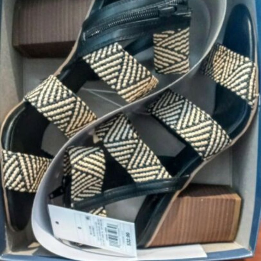 Universal Thread Strappy Heels - Picture 2 of 2